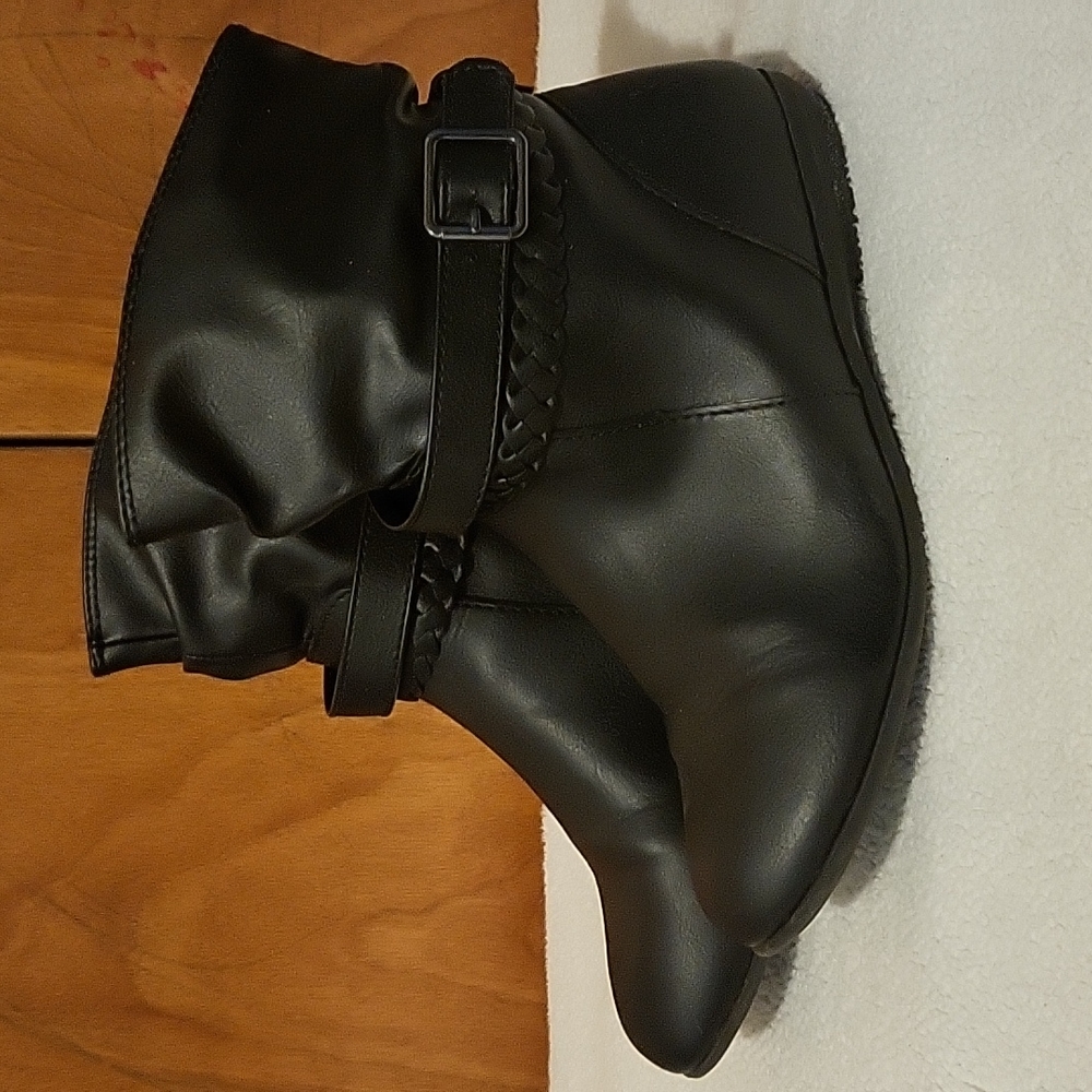 American Eagle ankle boot size 6W
